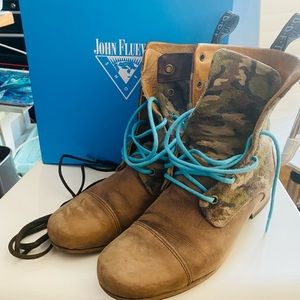 Fluevog womens 9 camo lace up boots